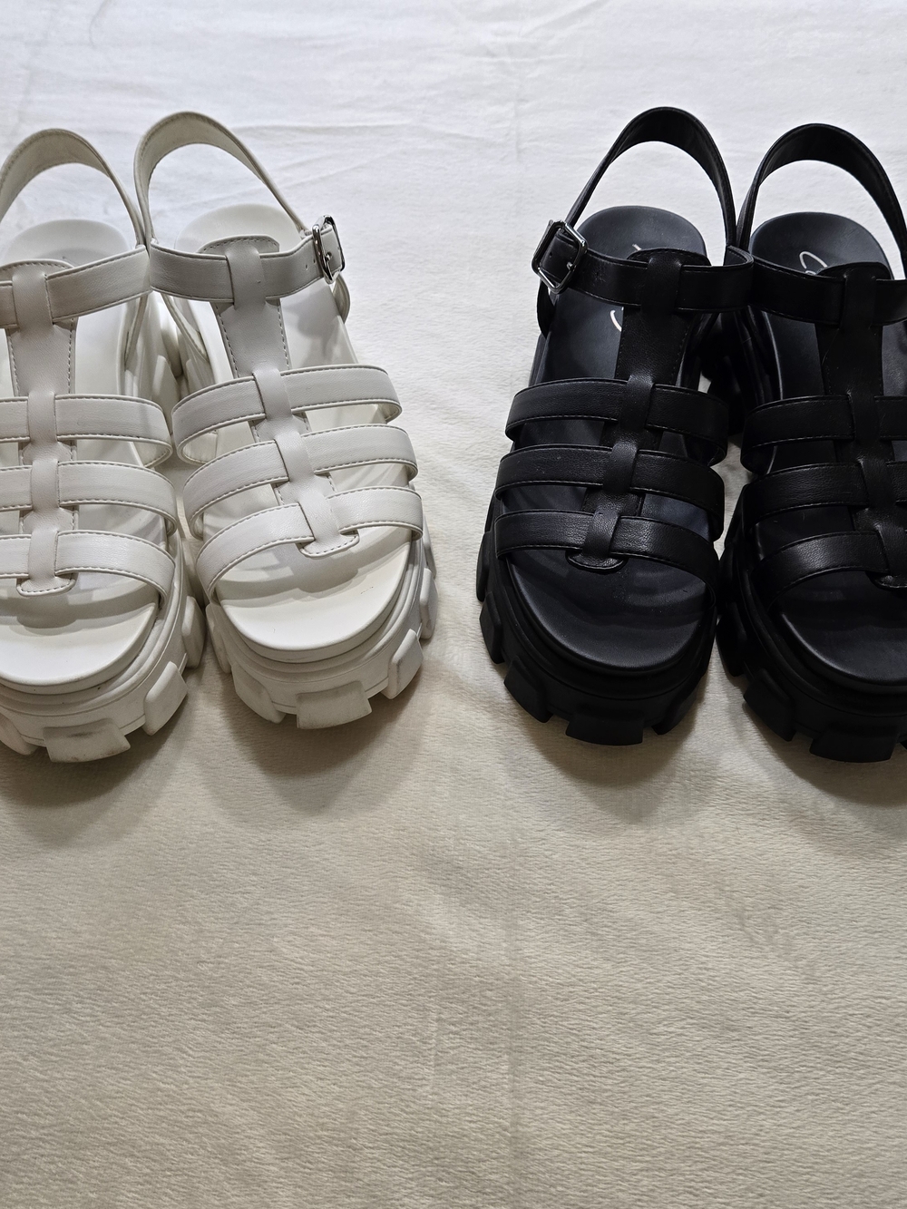 Circus by Sam Edelman Chunky Strappy Platform Sandals in White and Black Size 8